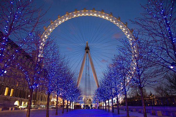 1920px-London_Eye_Twilight_April_2006.jpg